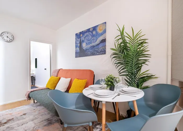 2 Bedroom Paradise In Hells Kitchen Manhattan